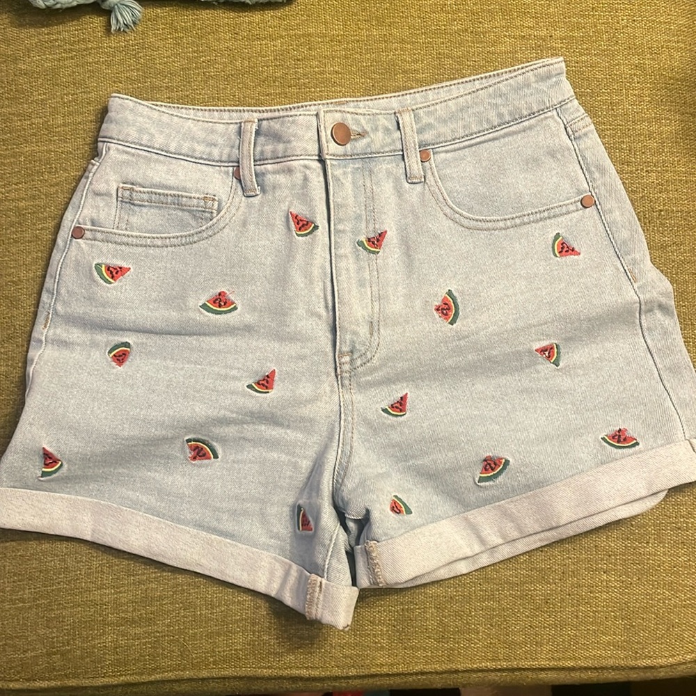 EUC- Tinsel Watermelon Embroidered Cuffed Denim Shorts size 28